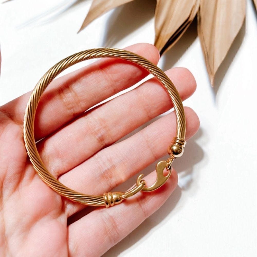 Minimalist  gold bangle  S353 - Picture 3 of 3